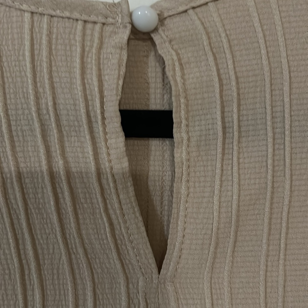 Tan blouse - Picture 3 of 3